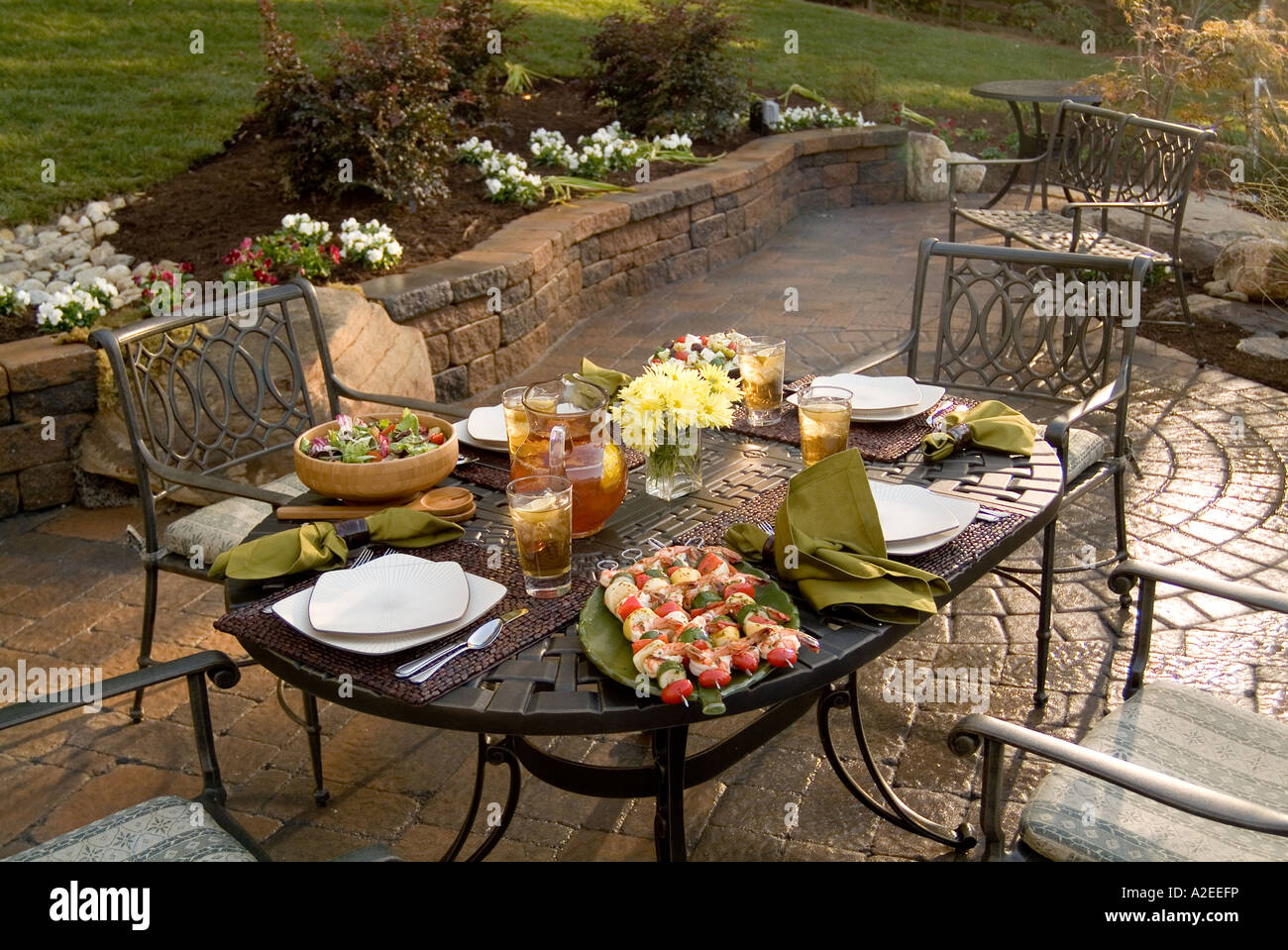 Terrasse avec patio dans le tableau d'alimentation pour partie de barbecue Banque D'Images