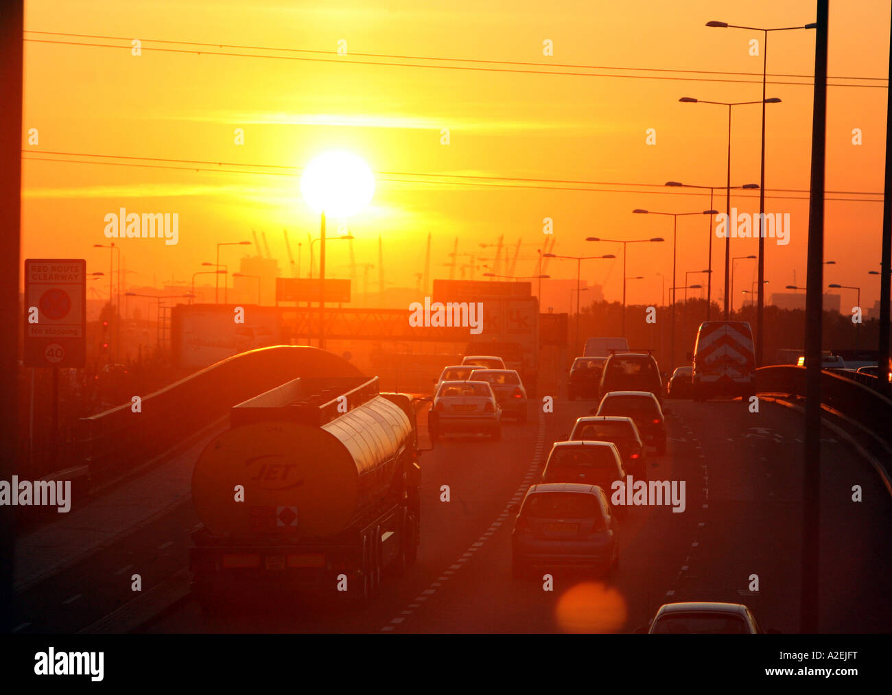 Coucher de soleil sur Embouteillage sur l'A13 à Londres Banque D'Images
