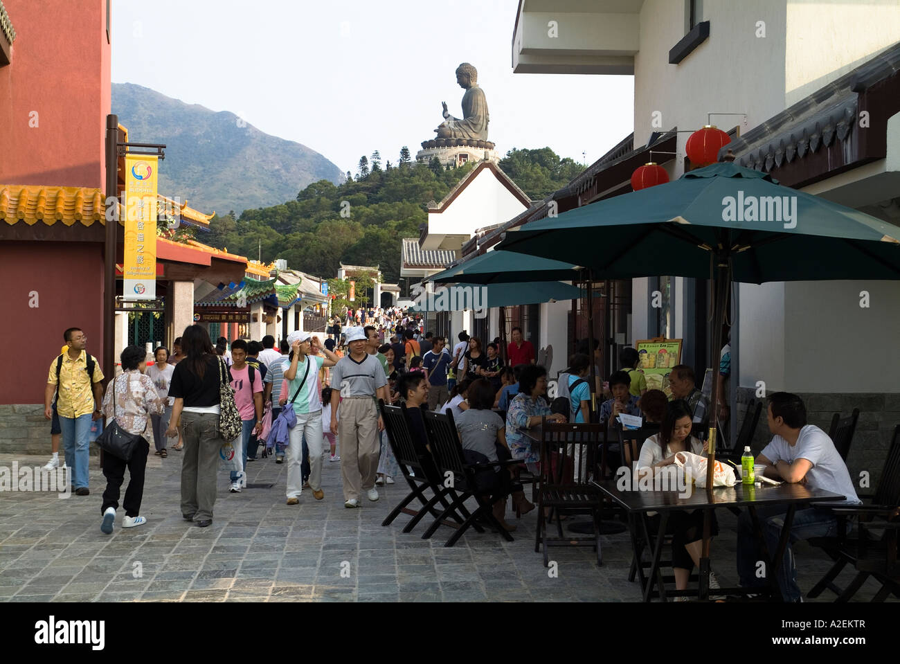 Ngong Ping 360 DH LANTAU village touristique de HONG KONG dans la principale artère du cafe et Tian Tan Buddha statue island Banque D'Images