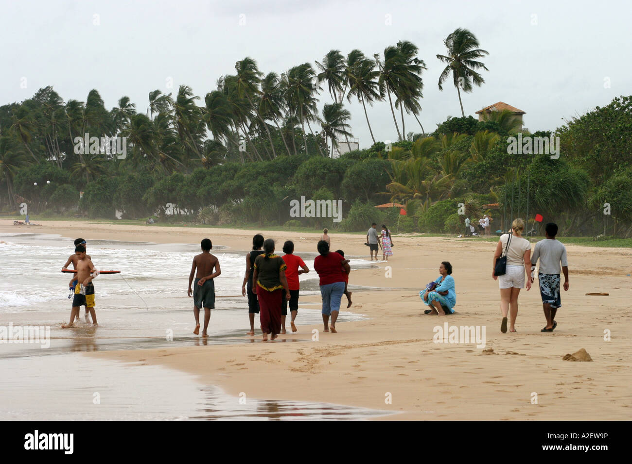 Sri Lanka Sri Lanka Les Touristes Et Les Gens Qui Marchent