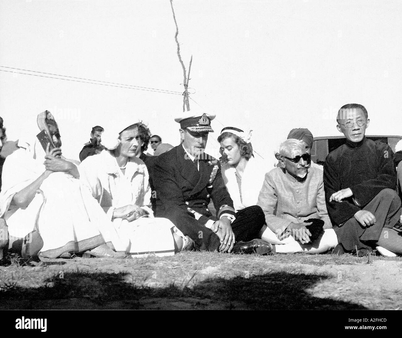 MKG33609 Dernière Vice-roi britannique Lord Mountbatten en Inde et de sa famille à la procession funéraire de Mahatma Gandhi Inde 1948 Banque D'Images