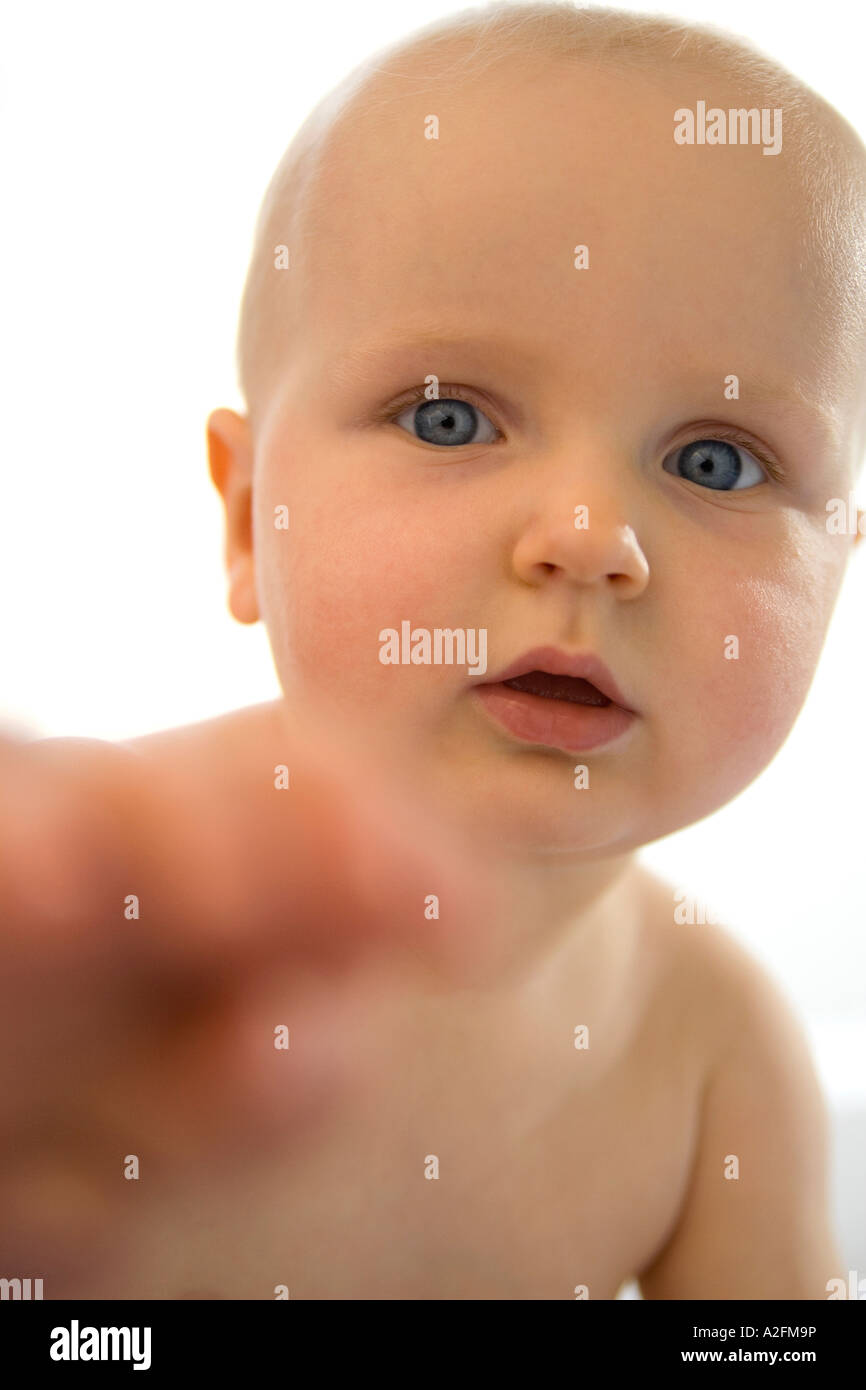 Bébé garçon (6-12 mois), close-up, portrait Banque D'Images