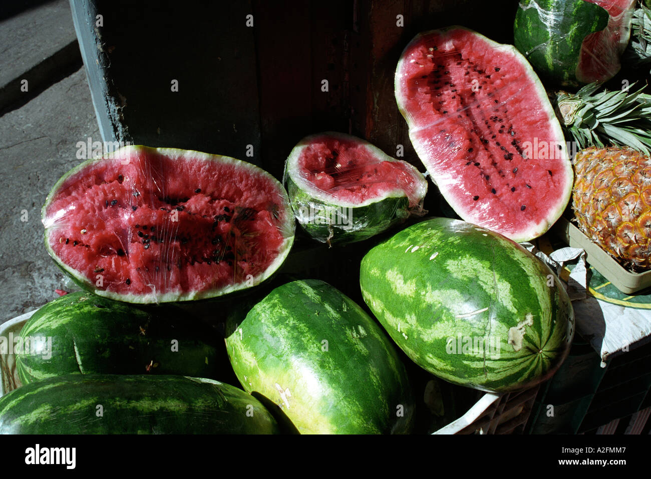 Pastèques dans le style d'une FRIDA KHALO's still life peinture, marché d'Oaxaca, Oaxaca, Mexique Banque D'Images