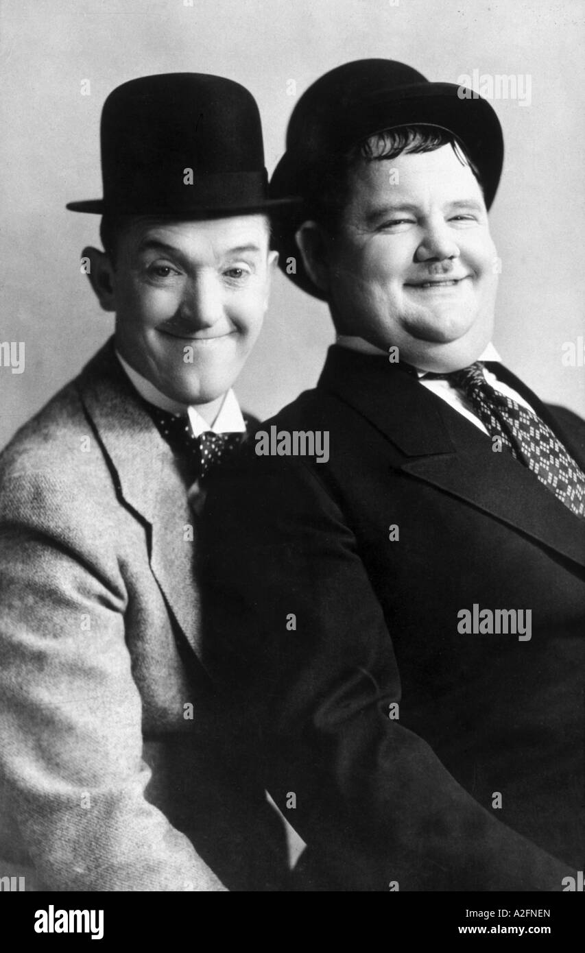 LAUREL ET HARDY comédie nous équipe de Stan Laurel et Oliver Hardy à gauche Banque D'Images