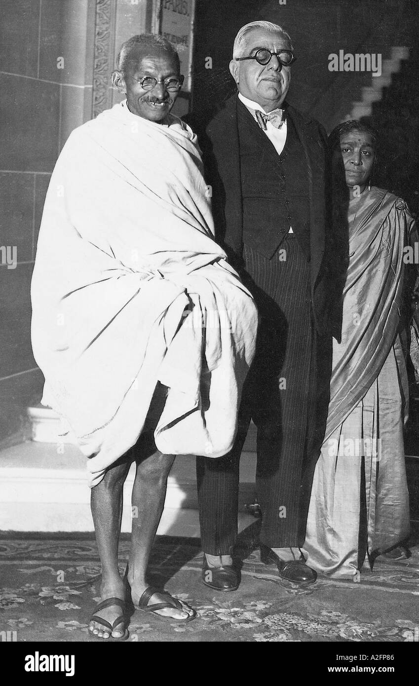 Mahatma Gandhi avec Son Altesse l'Aga Khan et la poétesse Sarojini Naidu indien Banque D'Images