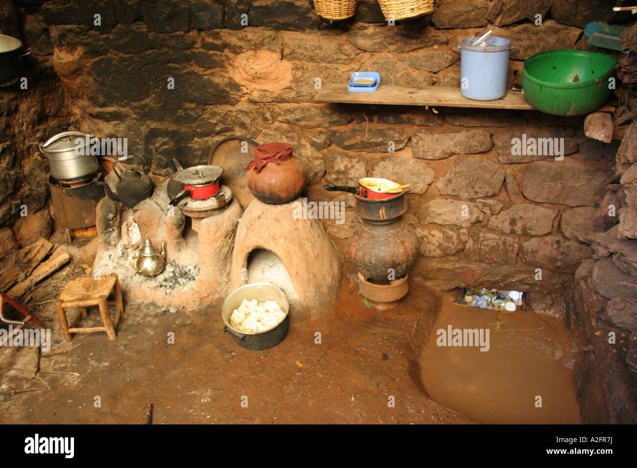 Cuisine dans une maison berbère au Maroc Banque D'Images