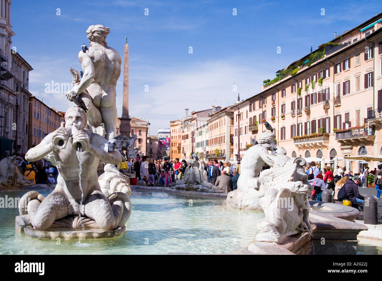 La place Navone fontaines touristes profiter du soleil statues Rome Italie Europe Banque D'Images