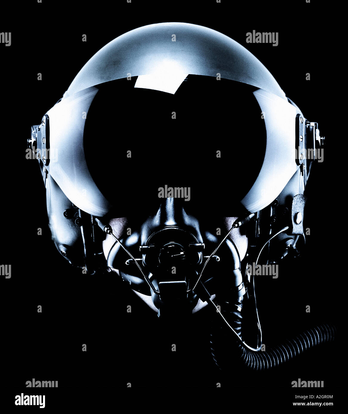 Casque de pilote de chasse sur un fond noir Photo Stock Alamy