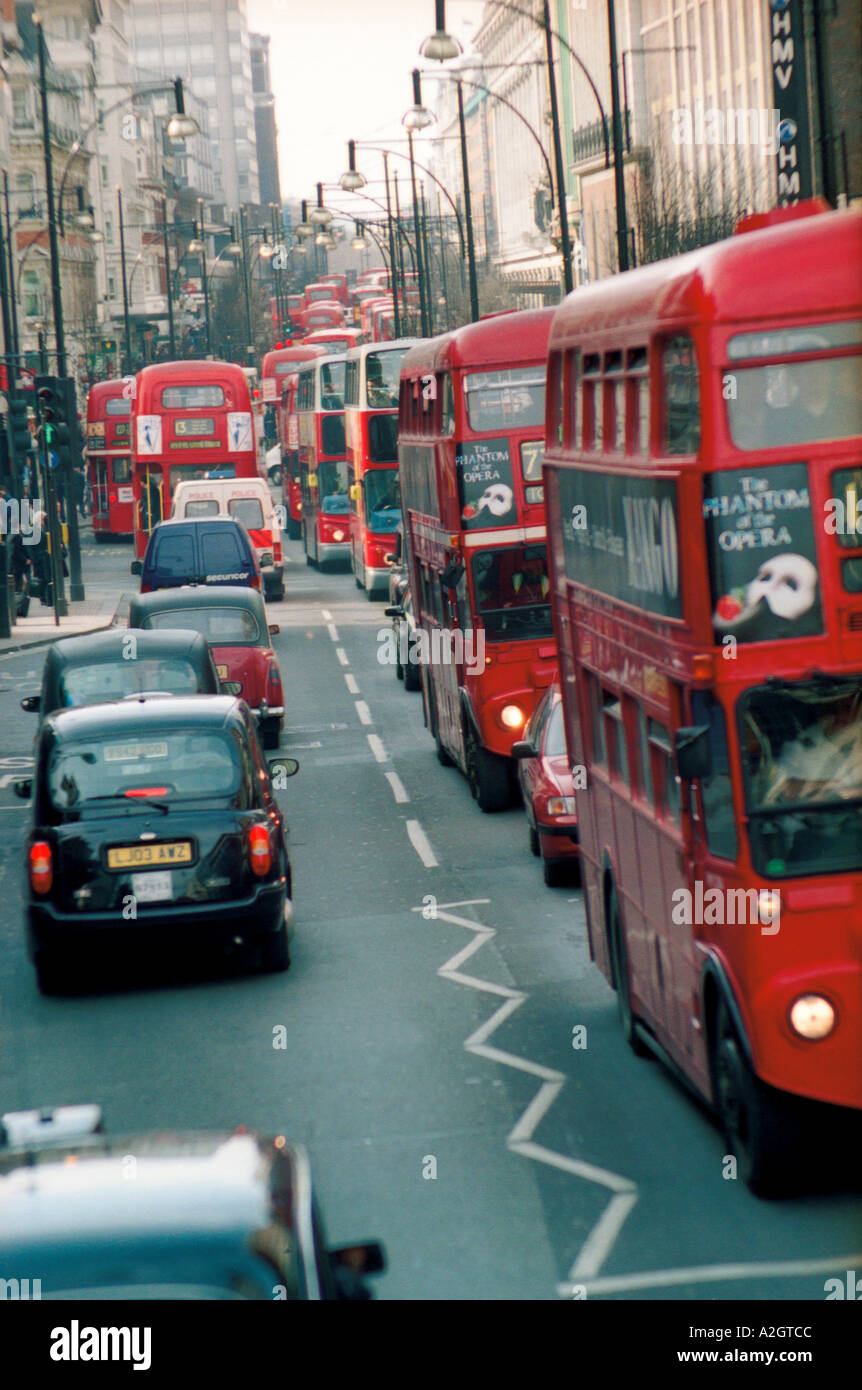 Les bus et taxi Londres Oxford Street London England Banque D'Images