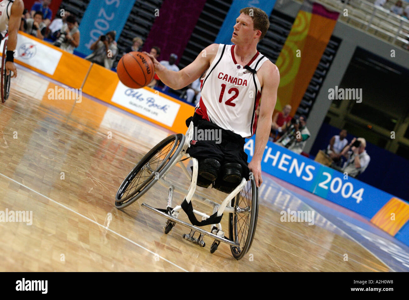 Patrick Anderson le capitaine des Canadiens dans le dernier match de basket-ball médaille d'or entre le Canada et l'Australie 2004 Athènes Paralym Banque D'Images
