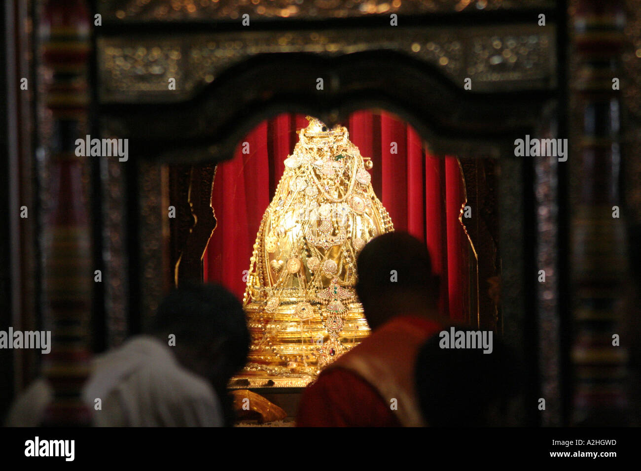 Gold cercueil contenant la dent de Bouddha, le Sri Dalada Maligawa (Temple de la dent) Banque D'Images
