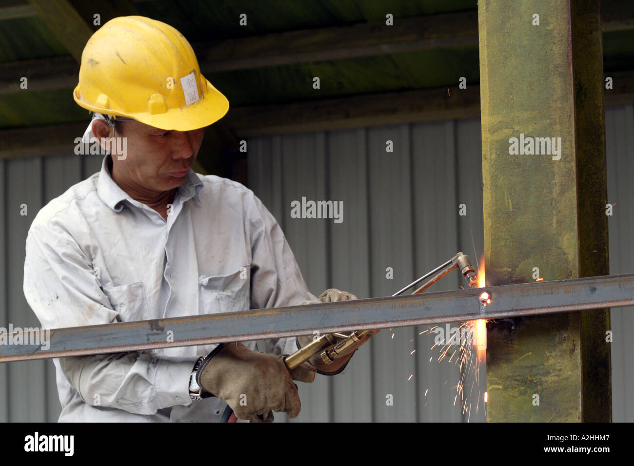 Construction Worker welding à Hong Kong SAR Banque D'Images