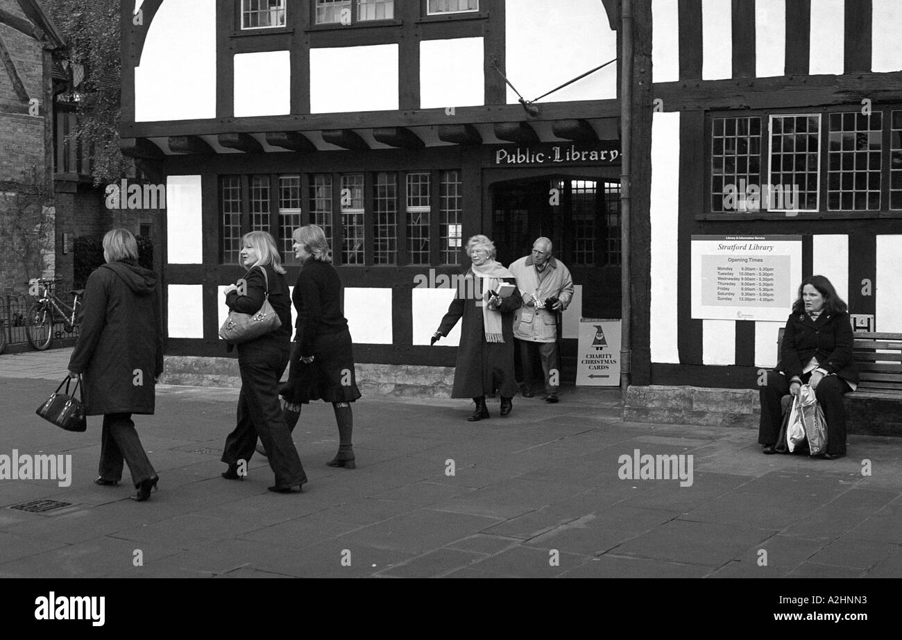 Stratford-upon-Avon, la bibliothèque publique de Warwickshire, en Angleterre, Royaume-Uni Banque D'Images