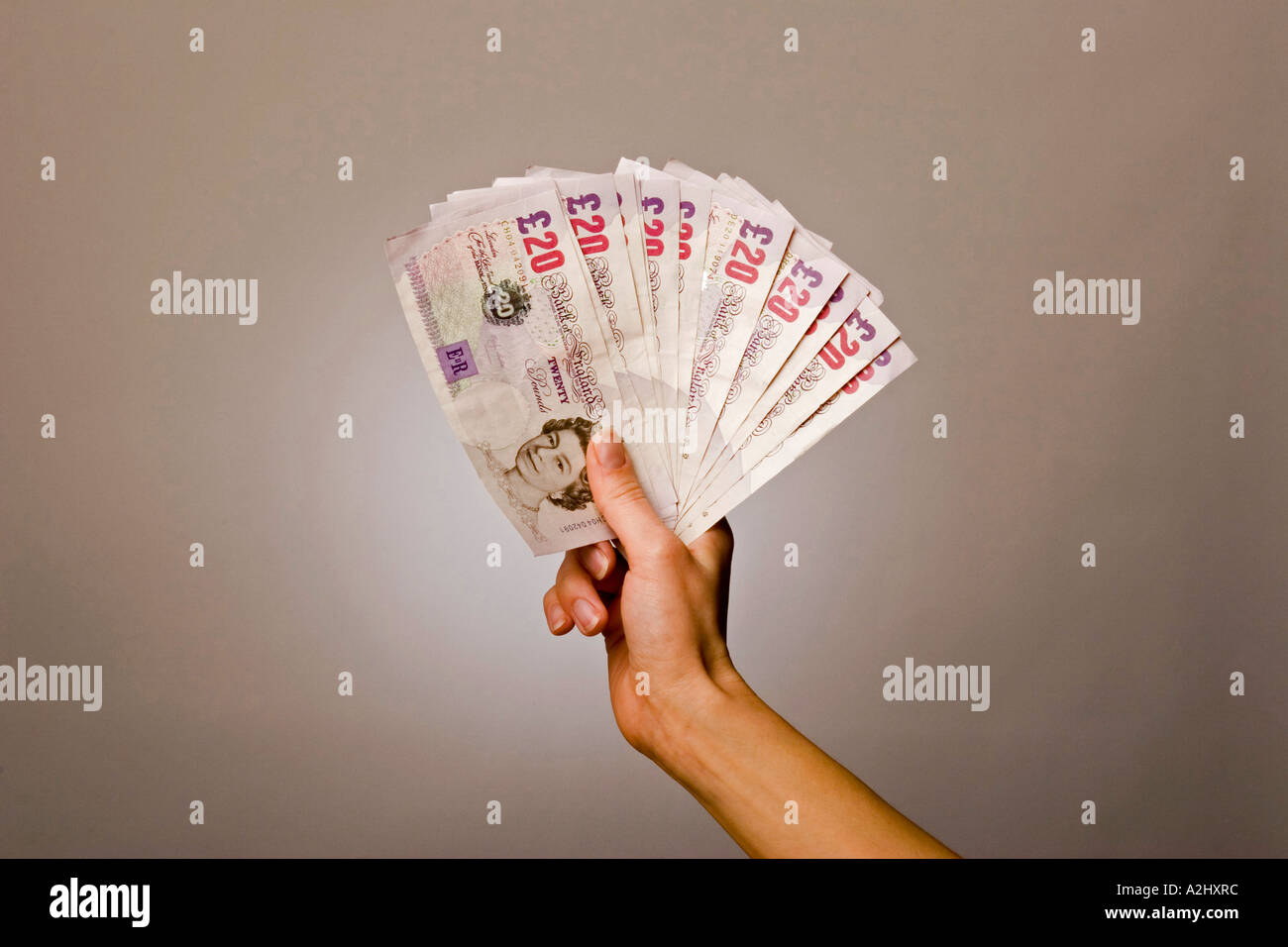 Hand holding/affichage d'une fan de €20,00 note Banque D'Images