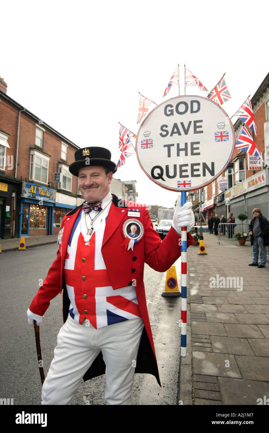 Ray Egan habillé comme John Bull, illustrée à Balsall Heath, Birmingham au cours d'une visite de Son Altesse Royale le Prince Philip, 2005 Banque D'Images