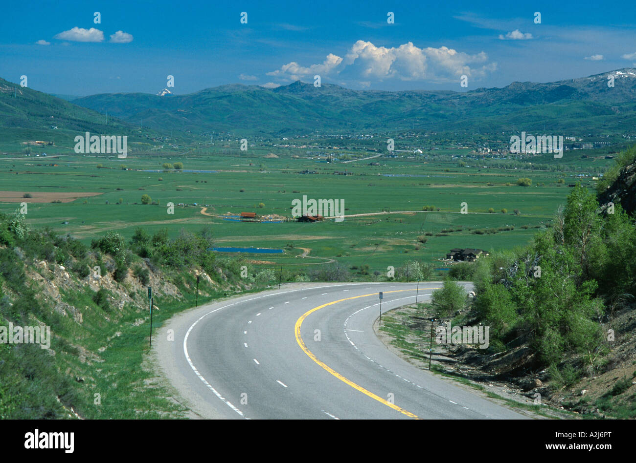 L'US Highway 40 dans la Yampa Valley près de Steamboat Springs, Colorado USA Banque D'Images