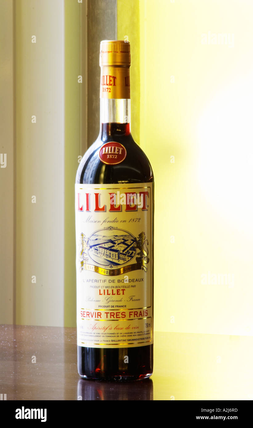 Apéritif Lillet est un alcool fait à partir de vin et d'épices fines herbes  à Podensac Bordeaux Photo Stock - Alamy