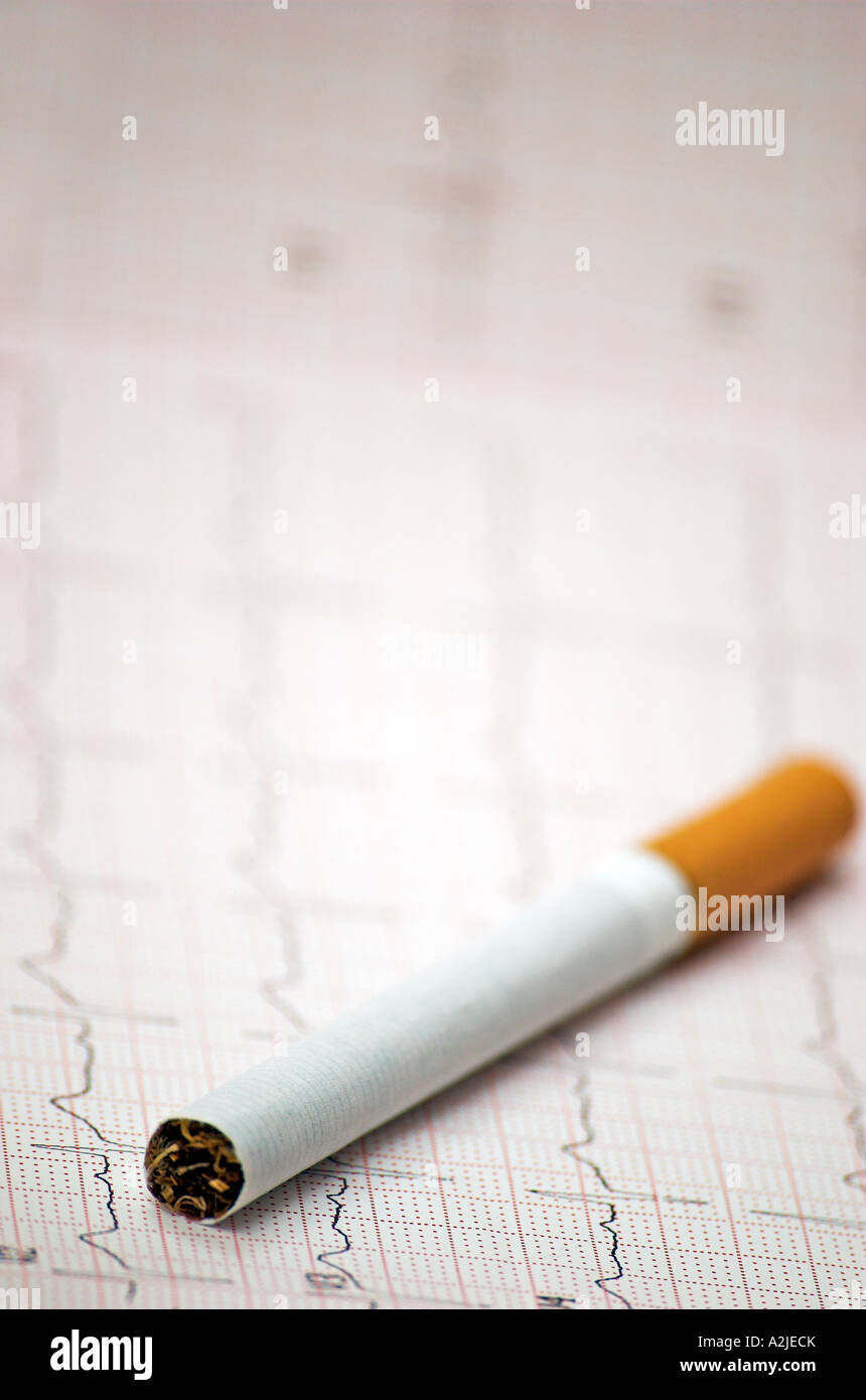 Sur le dessus de la cigarette close up ECG selective focus Banque D'Images
