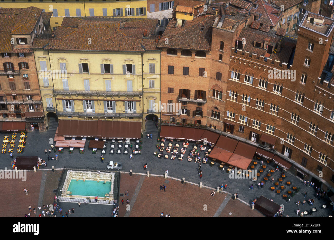 Italie Toscane Sienne Piazza del Campo Palazzo Pubblico view de Torre del Mangia Banque D'Images