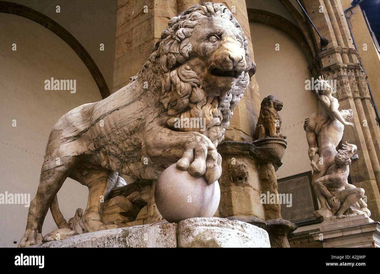Italie Florence Loggia dei Lanzi Donatello's Marzocco le lion symbole de Florence Banque D'Images