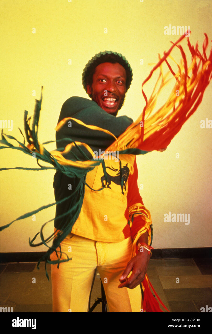 Musicien jamaïcain de reggae Jimmy Cliff (note Lion de Juda sur son haut ) en 1984. Photo Laurens van Houten Banque D'Images