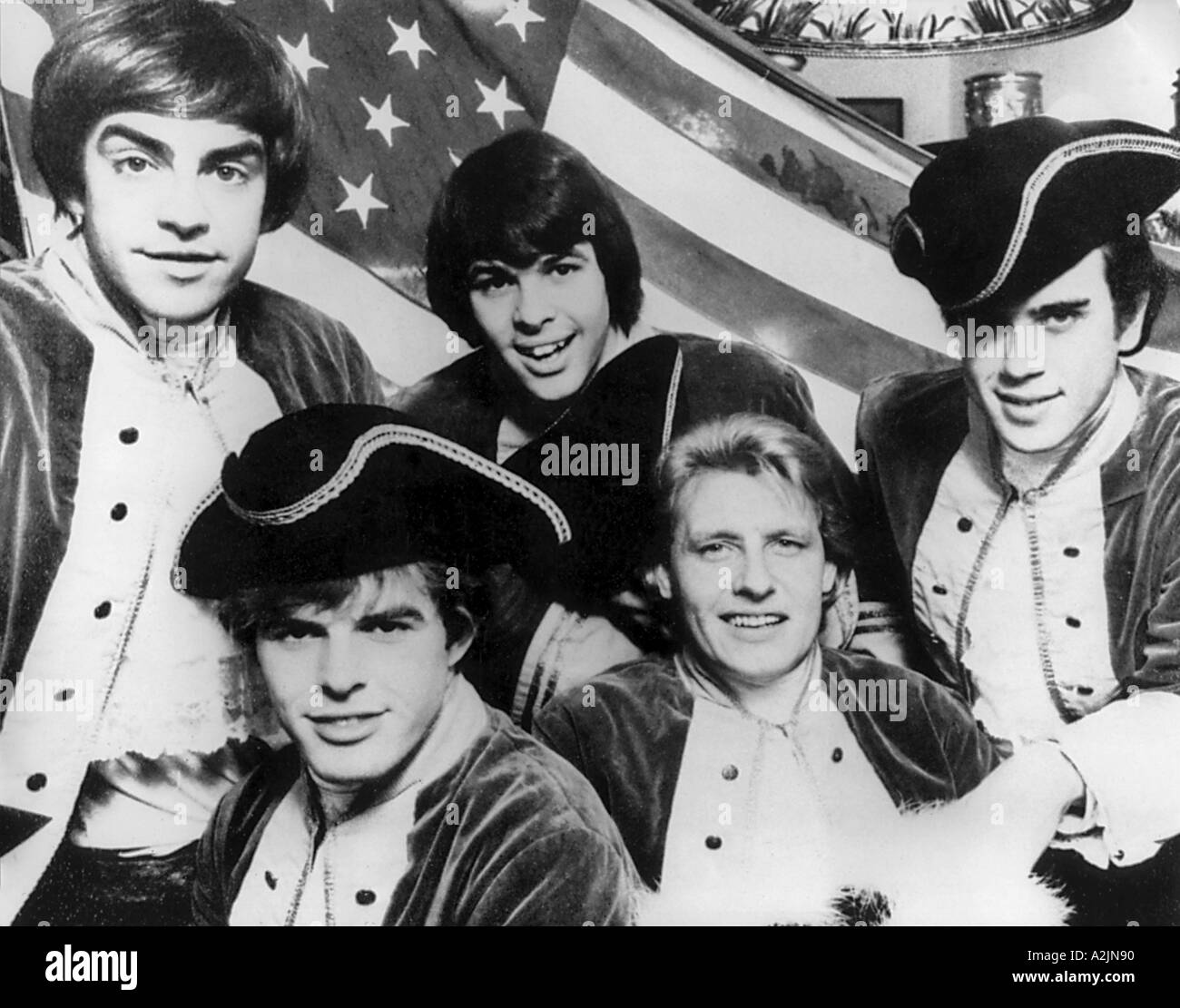 PAUL REVERE ET LES RAIDERS photo promotionnelle d'entre nous à propos du groupe pop 1966 à Revere deuxième à partir de la droite Banque D'Images