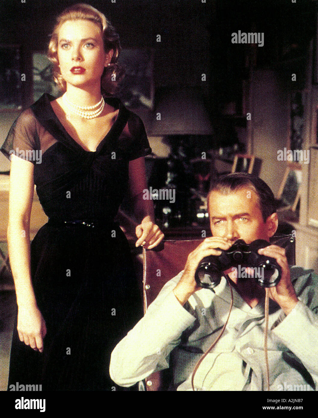 La fenêtre arrière 1954 film avec Grace Kelly et James Stewart Banque D'Images La fenêtre arrière 1954 film avec Grace Kelly et James Stewart Banque D'Images