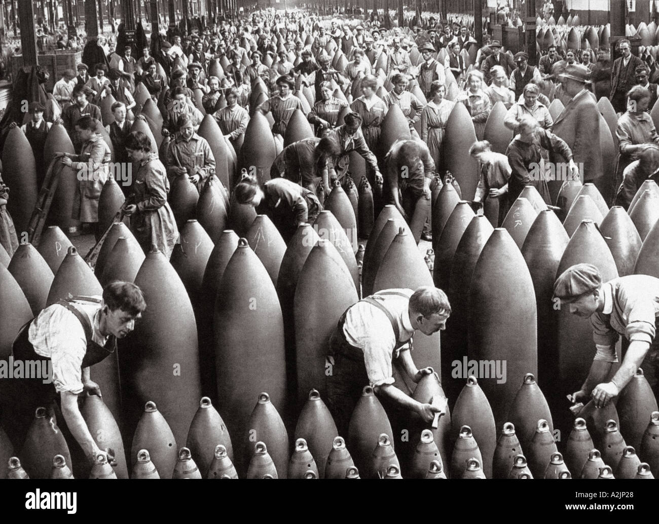 Fabrique de munitions pour la plupart des femmes travailleurs de l'usine de remplissage Shell National à Chilwell l'Angleterre durant la Première Guerre mondiale Banque D'Images