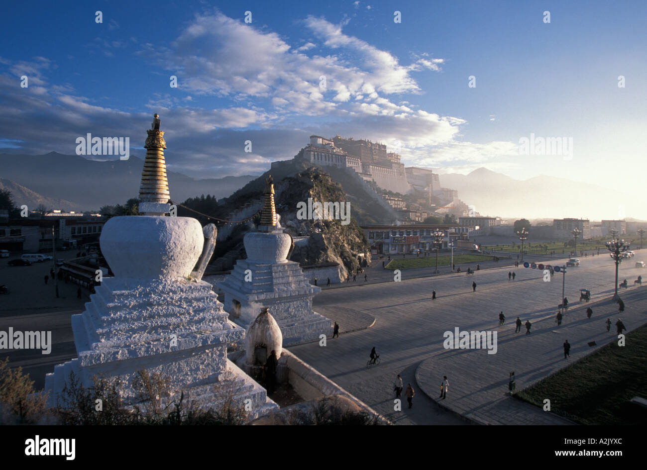 Tibet - Lhasa. Le Potala au lever du soleil Banque D'Images