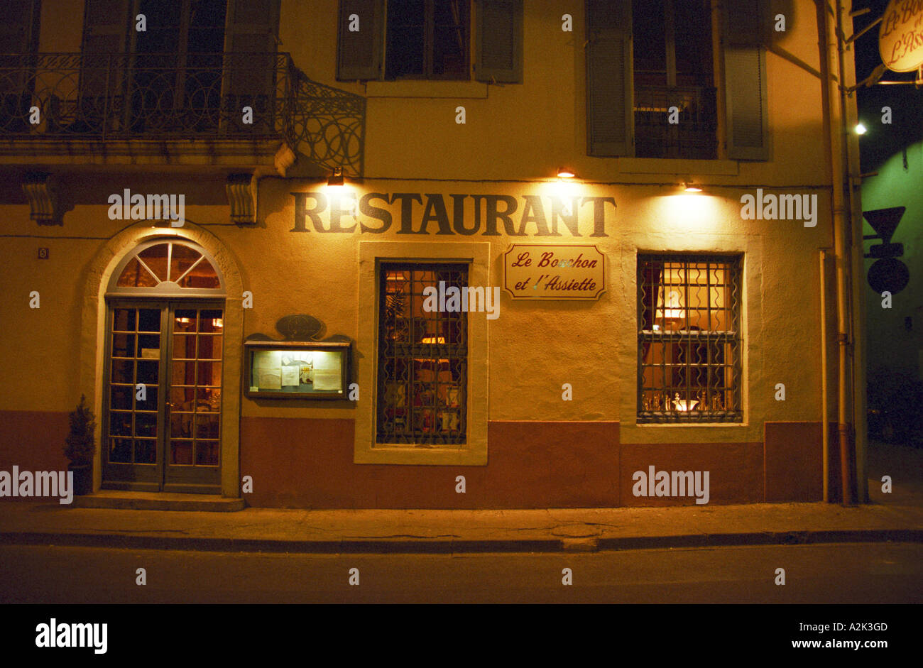 Le restaurant Le Bouchon et l'Assiette à Nimes, Nîmes, Gard, Provence,  France, Europe Photo Stock - Alamy
