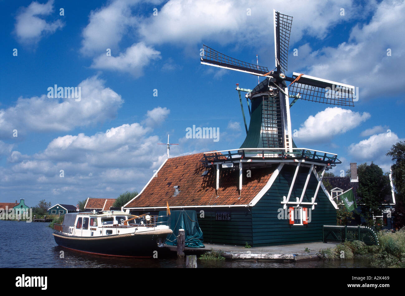 Les canaux des moulins à vent de Zaanse Schans Holland Banque D'Images