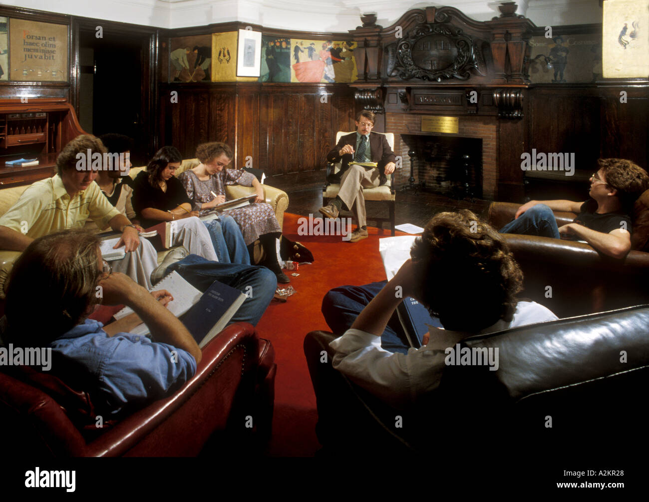 Les étudiants de premier cycle du collège se réunissent pour un séminaire d'anglais à l'université Harvard Cambridge, Massachusetts Banque D'Images