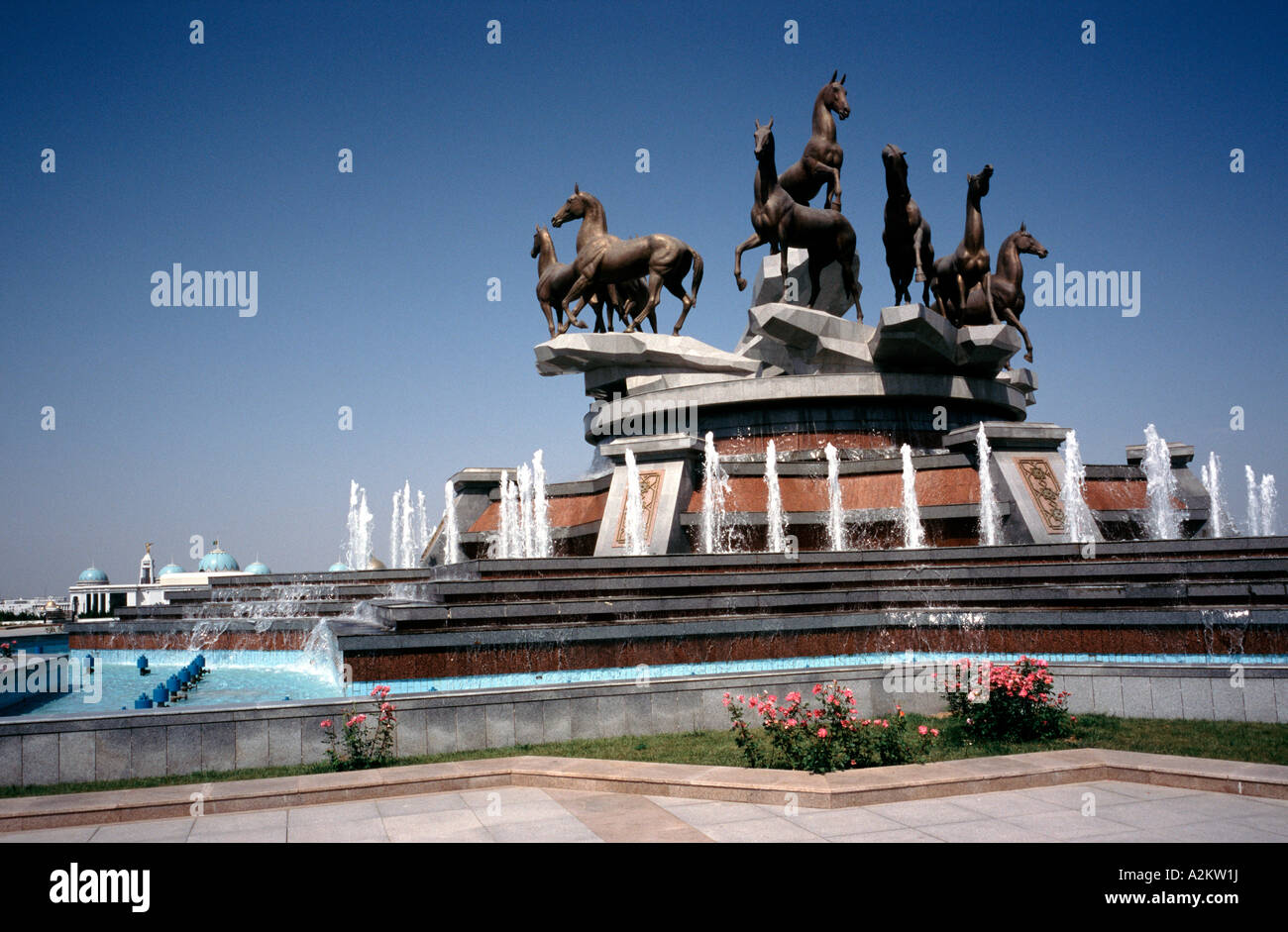 Fontaine de cheval dans la capitale turkmène d'Achgabat. Banque D'Images