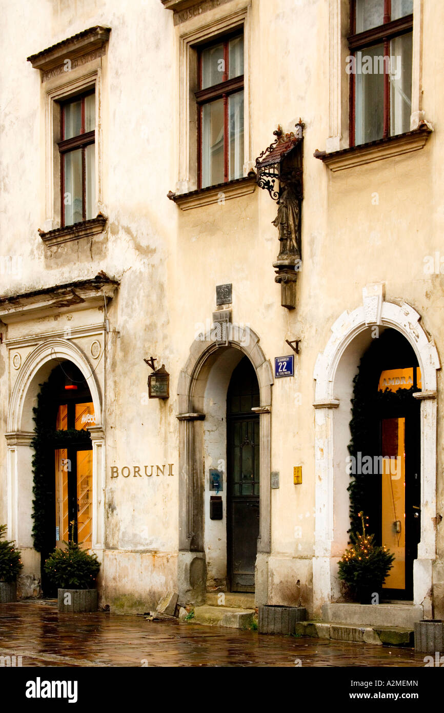 Cracow Cracovie Pologne ul.Boruni rue Kanonicza boutique orange de culte statue Jésus Christ Vieille Ville Stare Miasto trimestre sépia voyage Banque D'Images