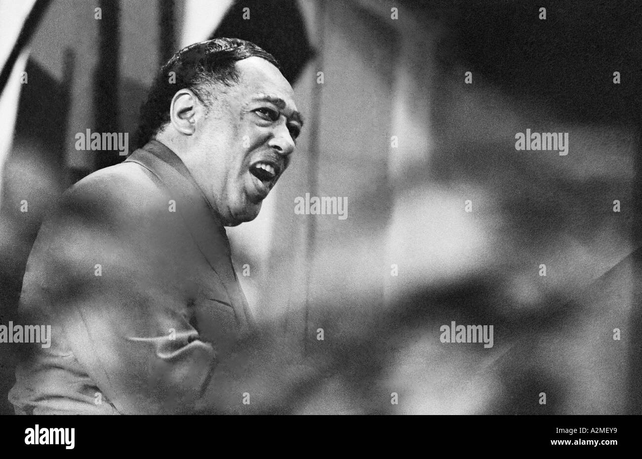 Duke Ellington chante comme il joue au Festival de Jazz d'Antibes en1966 Banque D'Images