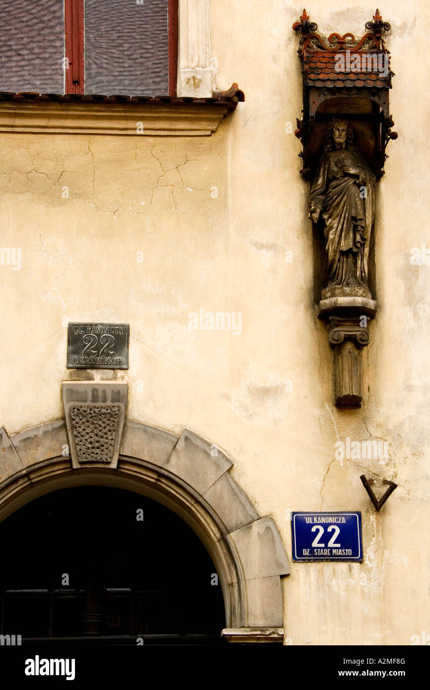 Détail Cracow Cracovie Pologne ul.rue Kanonicza culte statue Jésus Christ Vieille Ville Stare Miasto billet icône religieuse Banque D'Images