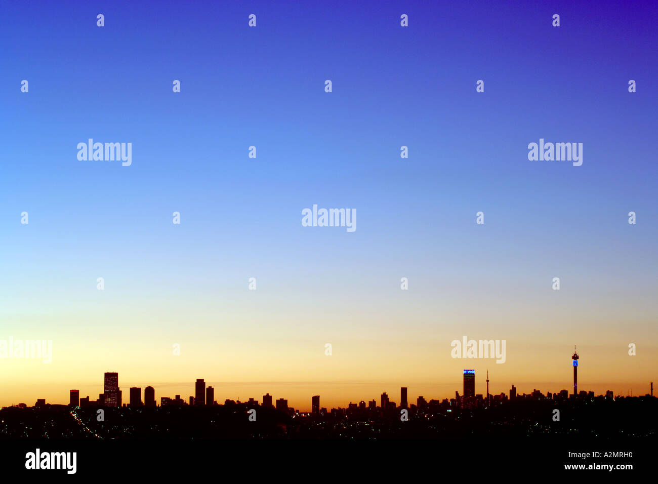 L'horizon de Johannesburg au crépuscule. Banque D'Images