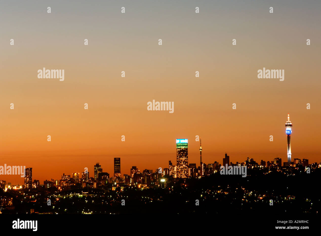 L'horizon de Johannesburg au crépuscule. Banque D'Images