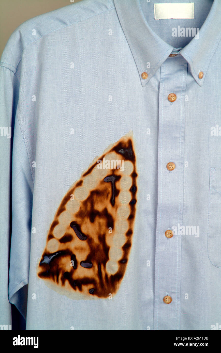 Iron burn shirt Banque de photographies et d'images à haute résolution -  Alamy