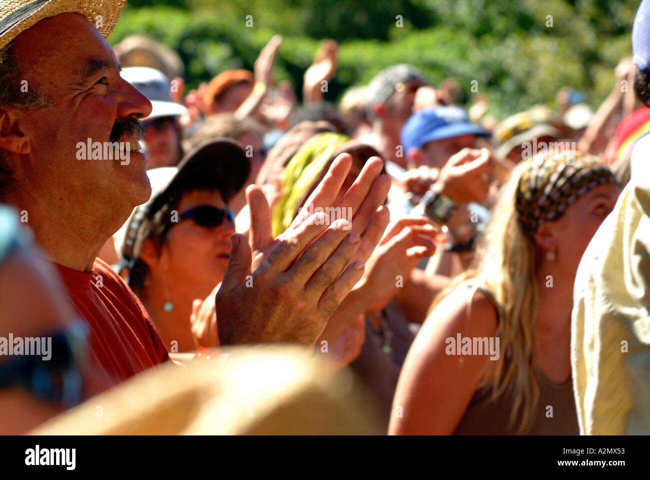 La foule participant à la fête de la musique Womad Taranaki Nouvelle Zélande 2005 Banque D'Images