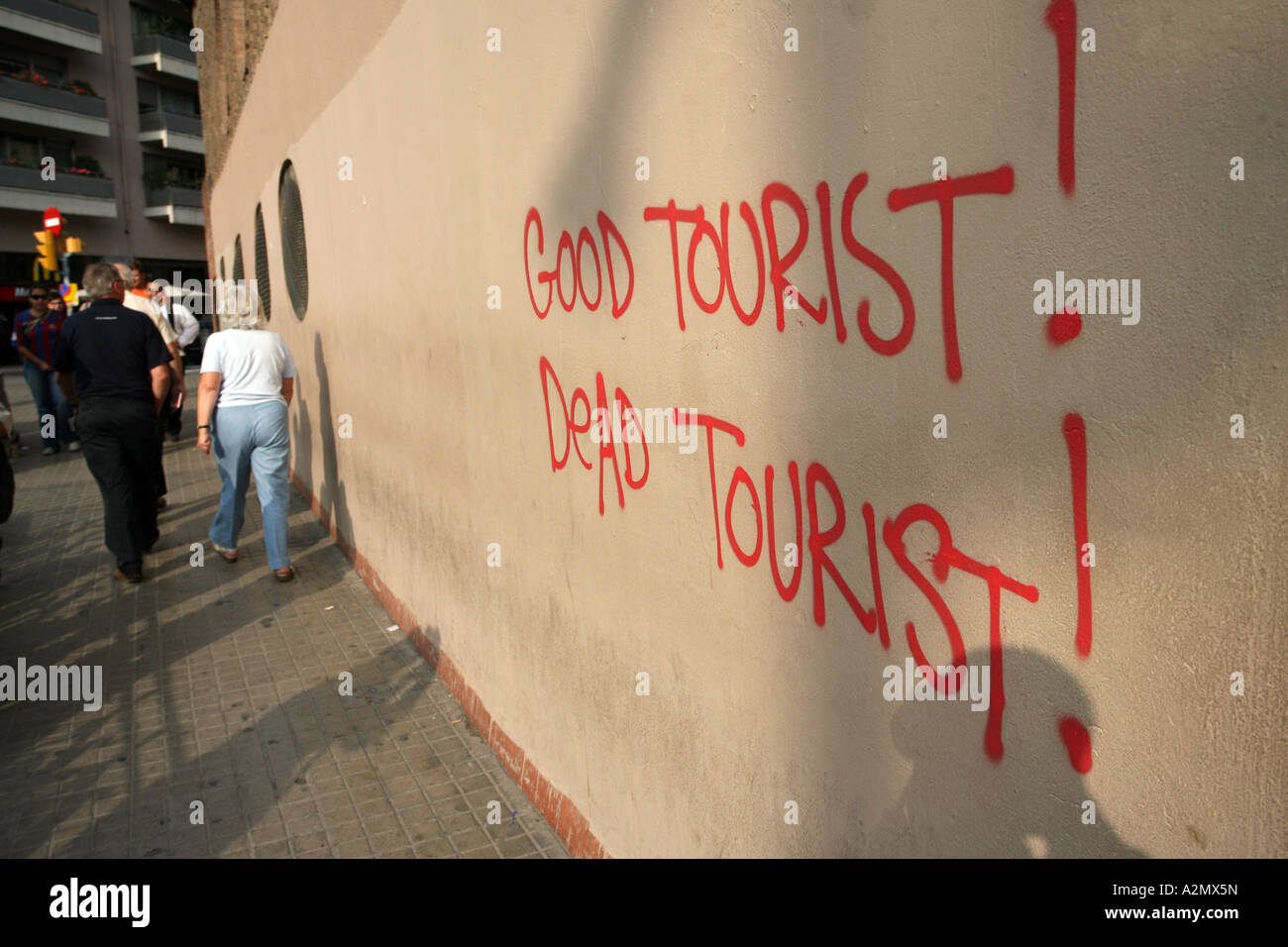 L'extérieur de la Sagrada Familia Graffiti Touristiques Touristiques