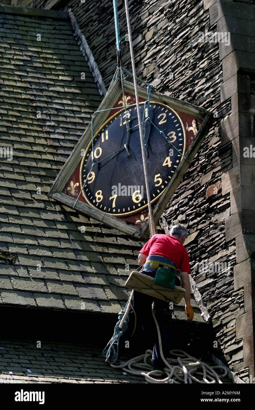 Les réparations de l'horloge de l'église Église paroissiale de St Mary Applethwaite Windermere Banque D'Images