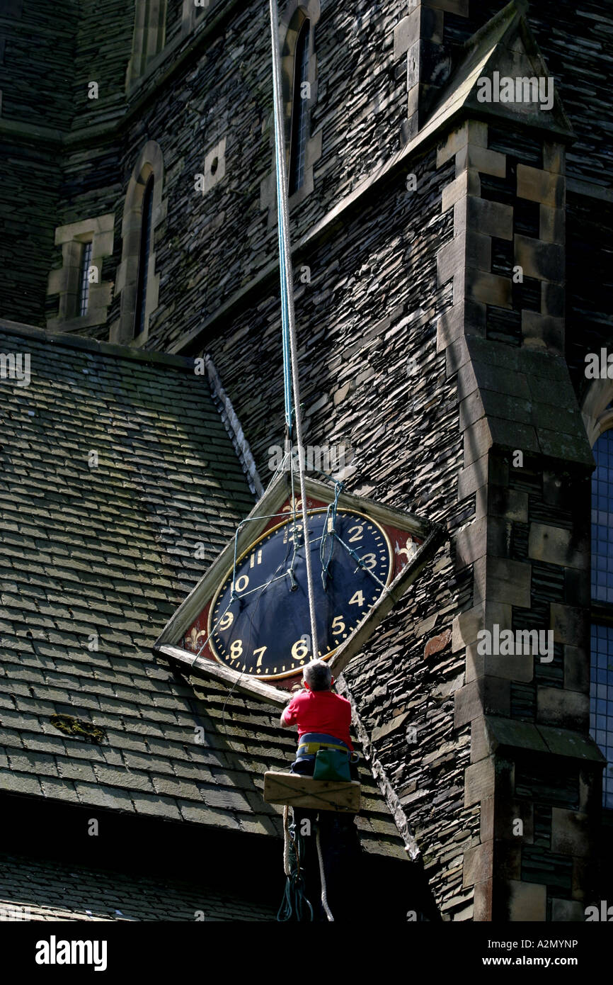 Les réparations de l'horloge de l'église Église paroissiale de St Mary Applethwaite Windermere Banque D'Images