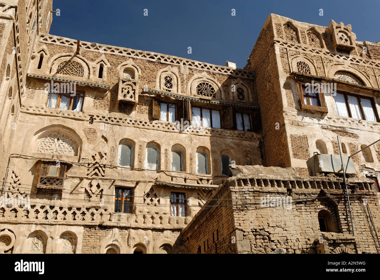 Chambre décorée dans la vieille ville de Sanaa Sanaa Yémen Banque D'Images