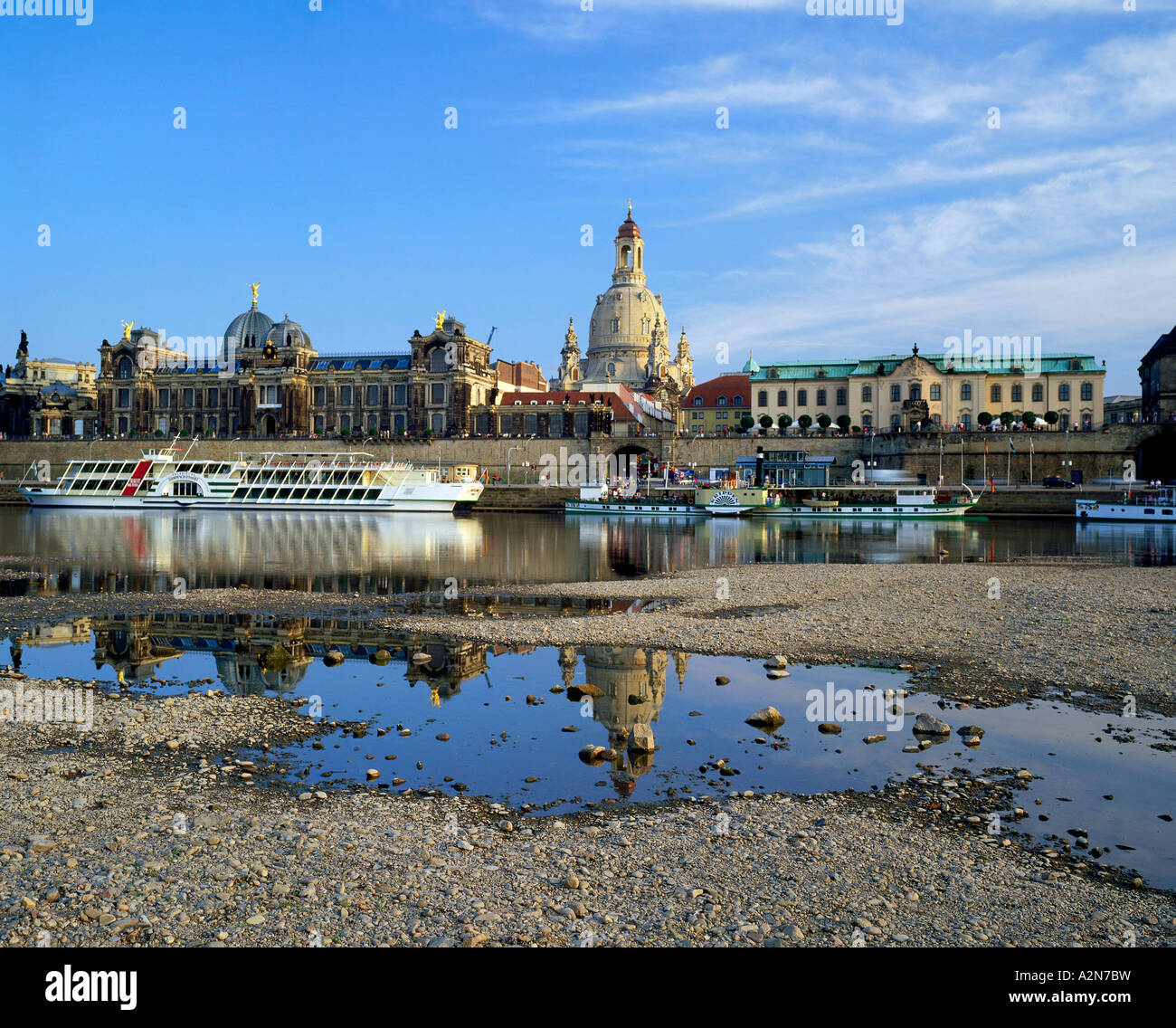 Les bateaux à vapeur à l'harbour, Elbe, l'église Notre Dame, Terrasse Bruhl, Dresde, Saxe, Allemagne Banque D'Images