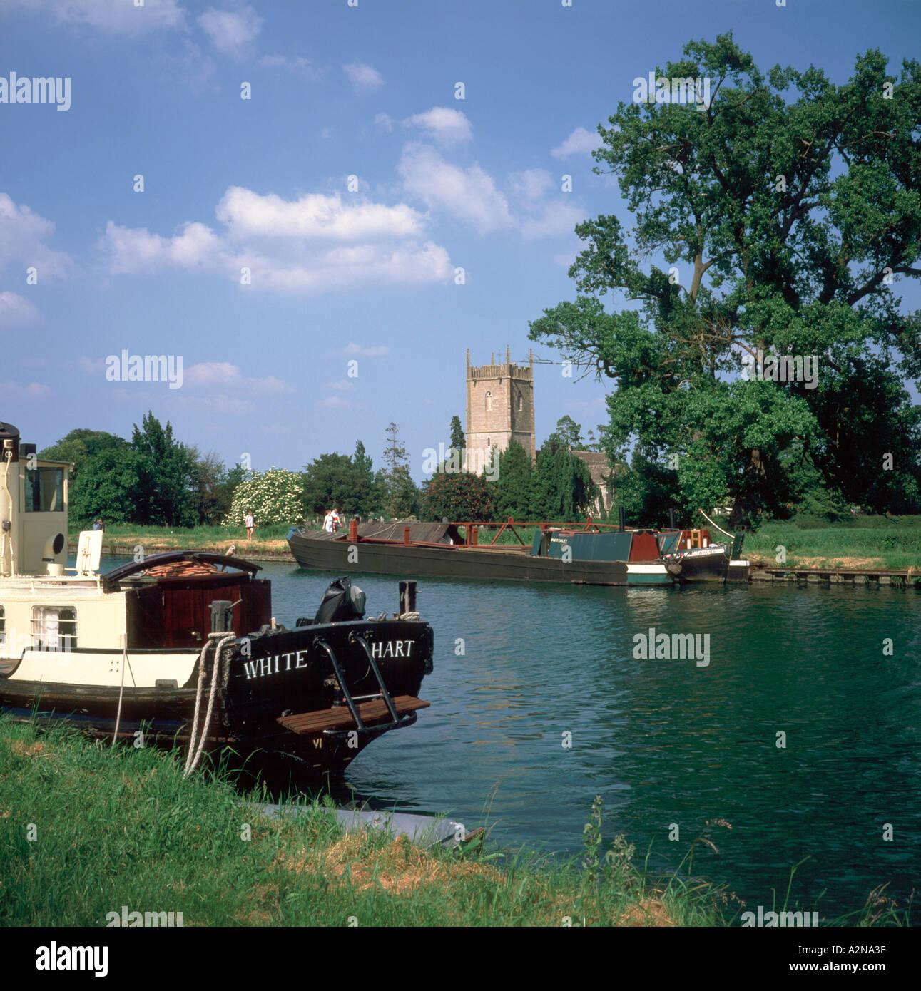 Église, Canal Boat, Frampton-on-Severn, Gloucester et canal de la netteté, Gloucestershire, Severn Vale, Angleterre, Royaume-Uni, Europe Banque D'Images