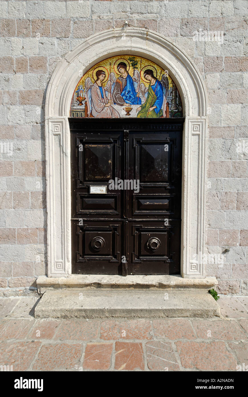 Entrée historique d'une église Budva Monténégro Crna Gora Banque D'Images