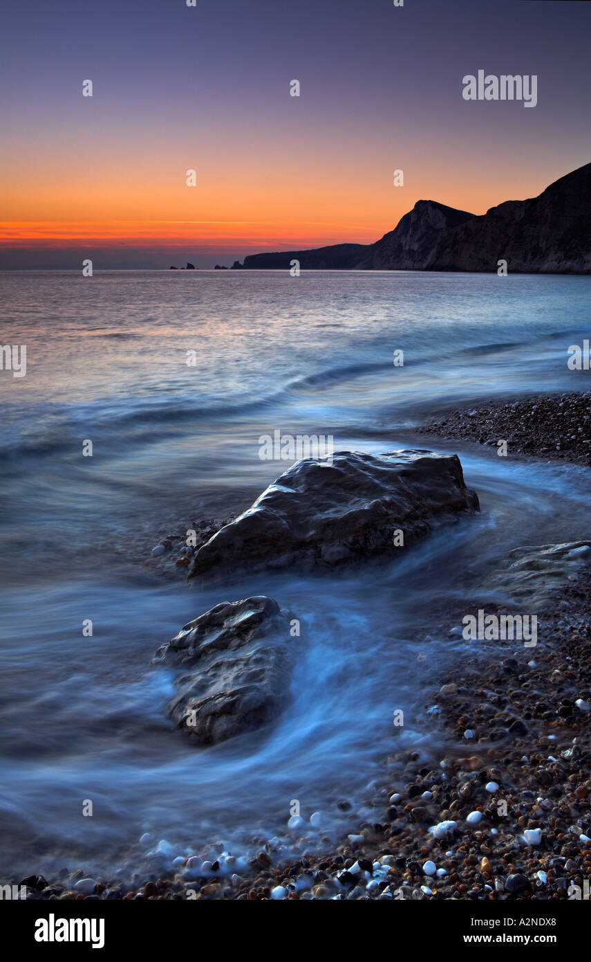 Twilight à Worbarrow Bay dans le Dorset sur la Côte Jurassique, site du patrimoine mondial Banque D'Images