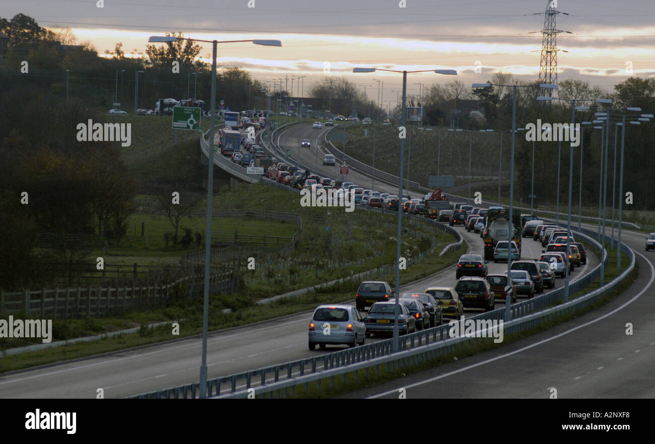 Paula Radcliffe deux couloirs à Bedford way transport trafic contenir jusqu'au petit matin Banque D'Images