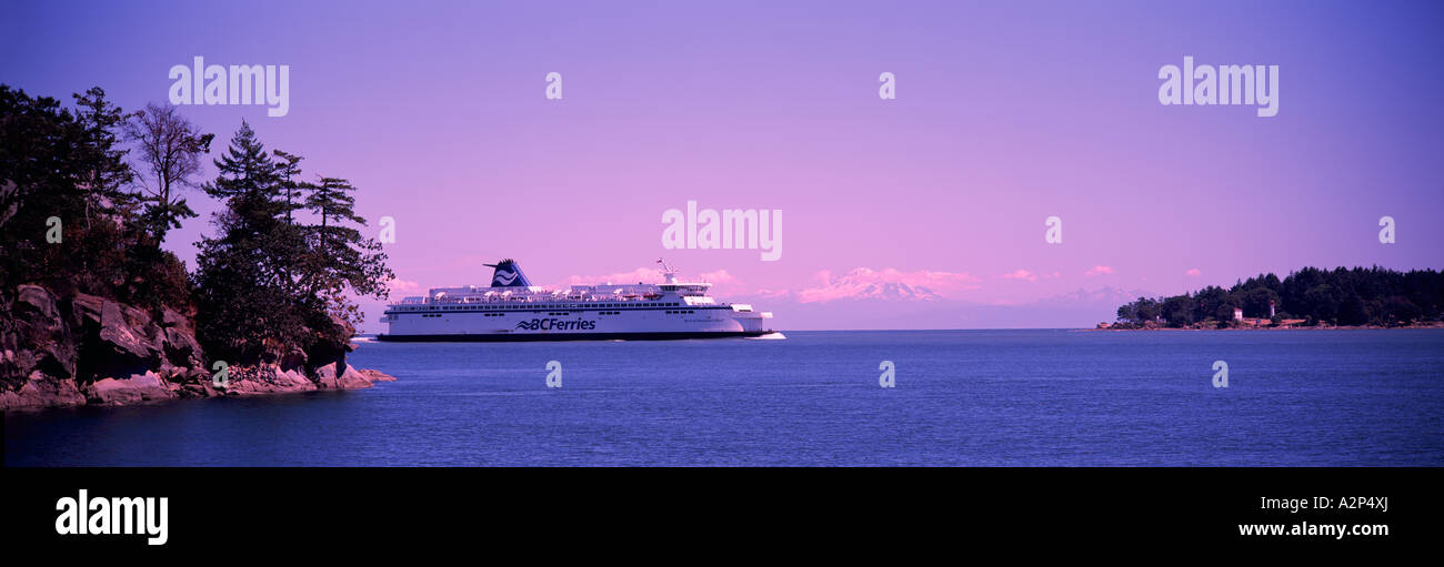 Super BC Ferry en route vers la borne de Swartz Bay sur l'île de Vancouver, British Columbia Canada Banque D'Images